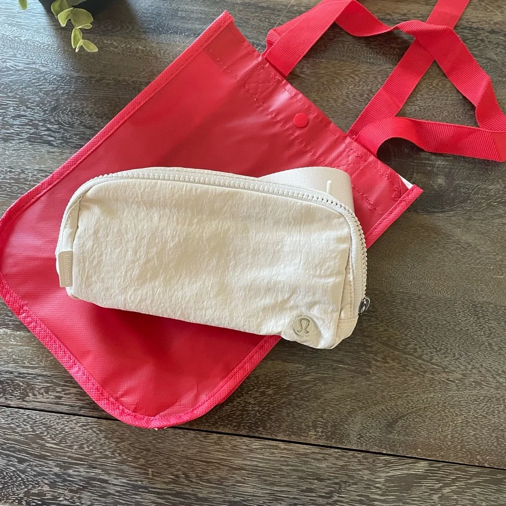 SOLD NWT White Opal Lululemon Everywhere Belt Bag - Picture 10 of 11